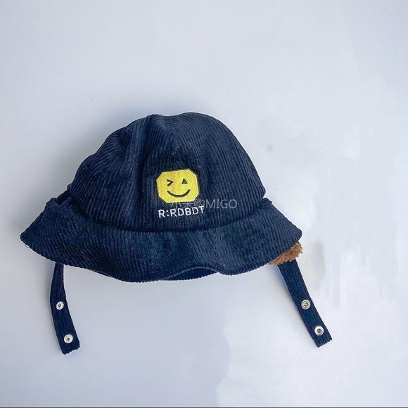 Smiling face hats - Picture 4 of 4